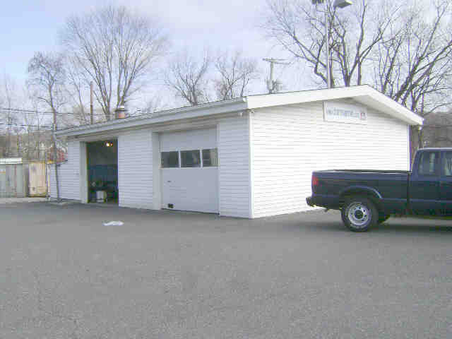Building photograph for 5 DANBURY RD